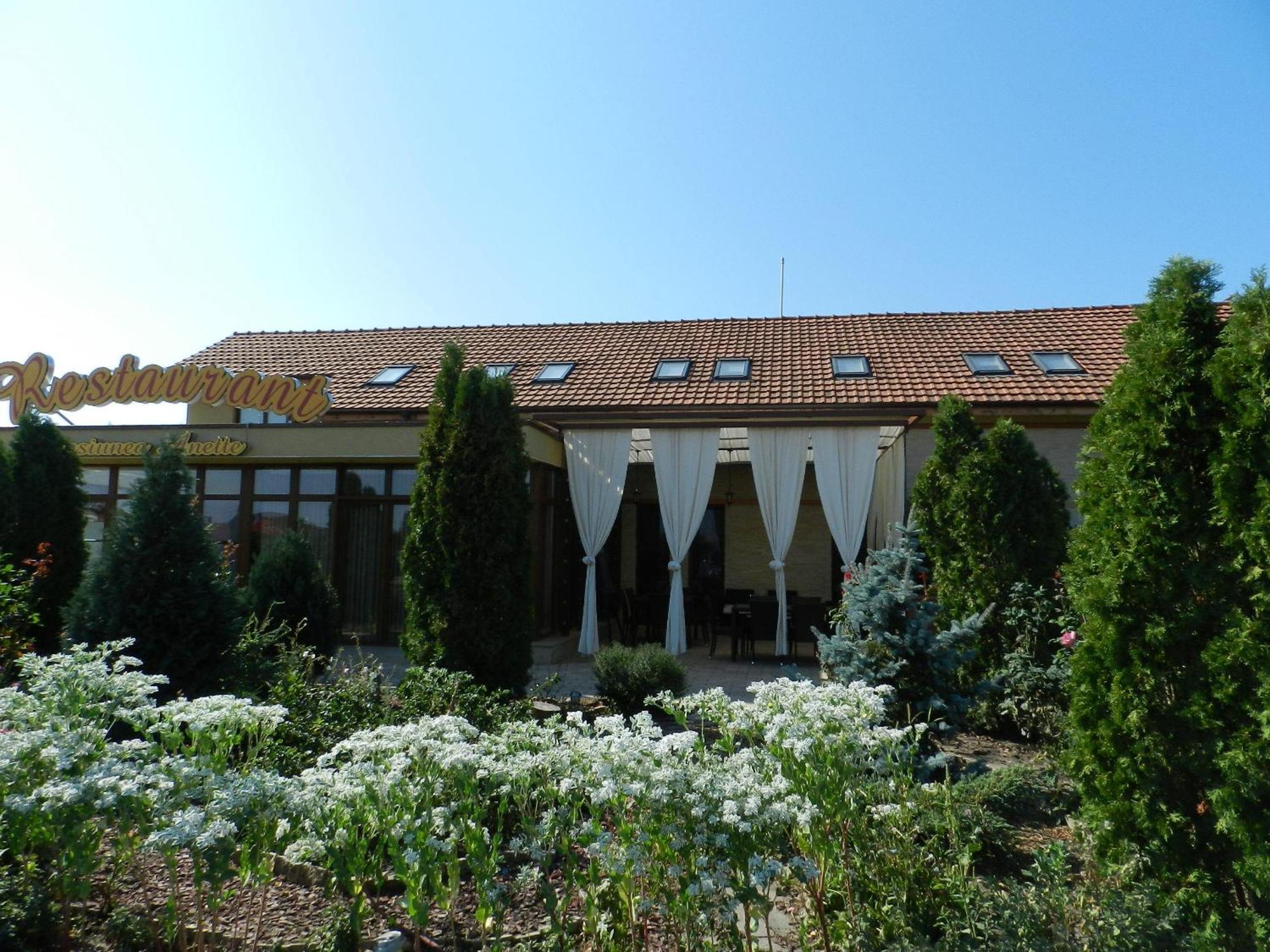Anette Resort & Spa Covaci Exteriör bild